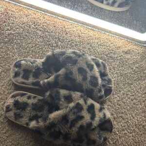 Leopard Pattern Plush Slippers